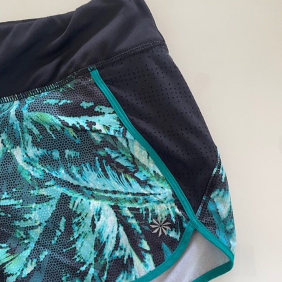 Athleta | Napali Teal Palm Print Quick-Dry Run Shorts – Track This Run, Size XS - Picture 2 of 9